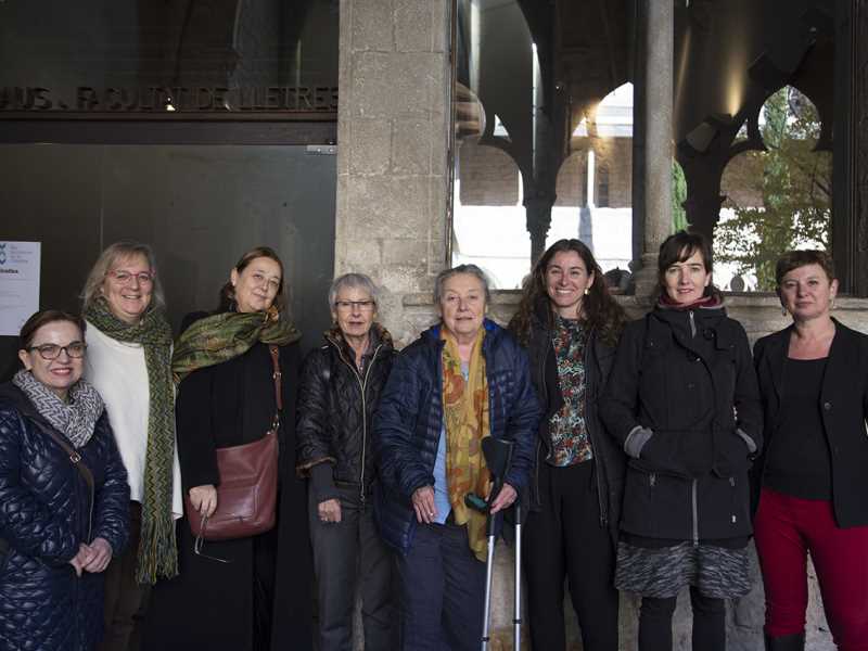 Fina Miralles (centre), amb les organitzadores dels encontres i les especialistes en l'obra de l'artista. Foto: Anna Bayó