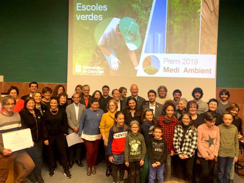 Autoritats i guardonats en l'acte de lliurament del Premi Medi Ambient i Premi Escoles Verdes 2019