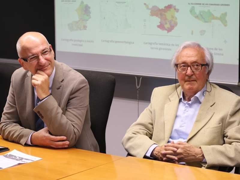 El rector, Quim Salvi, i el Dr. Lluís Pallí durant la presentació