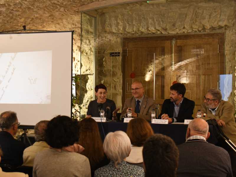 Un moment de la presentació de la nova càtedra Víctor Català al Museu de la Sal de l'Escala