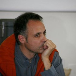 Photo of Dr Víctor López Ros.