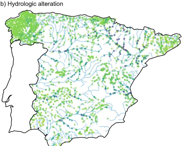 Fig. 2. Spatial variation of a) land use and b) hydrologic alteration in Spanish streams and rivers. The two pressures correspond to the first axis of two separate principal component analyses (see Fi