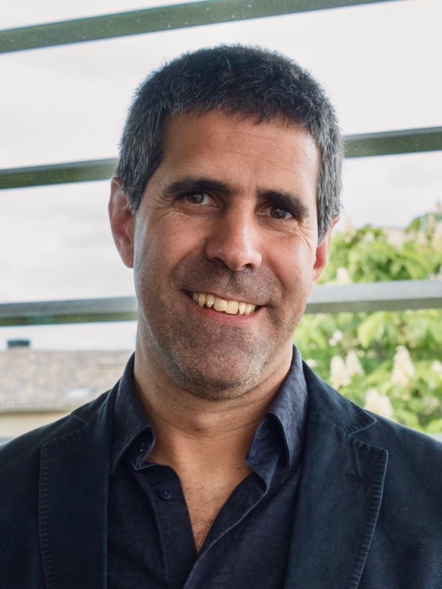 Esteban Guitart, Moises