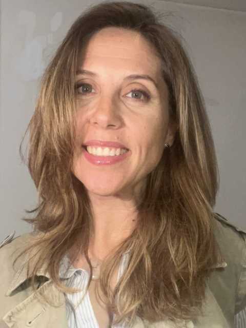 Carabús Flores, Anna