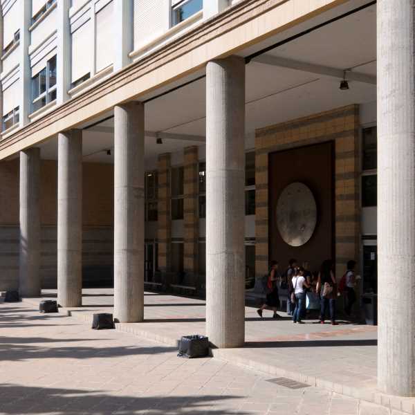 Fotografia de les Facultats d'Infermeria i de Medicina