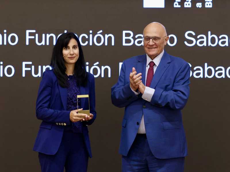 Sílvia Osuna recull el guardó atorgat per la Fundació Banc Sabadell