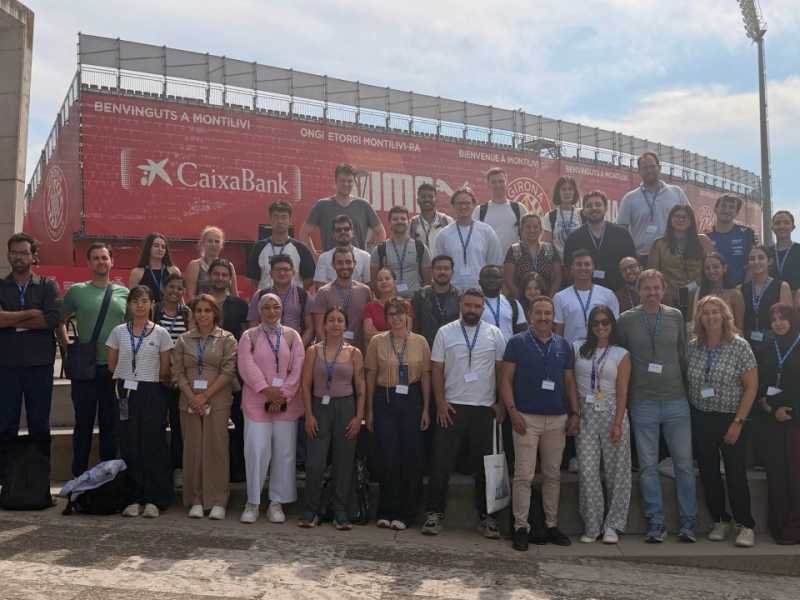 Foto de grup a la Facultat de Ciències