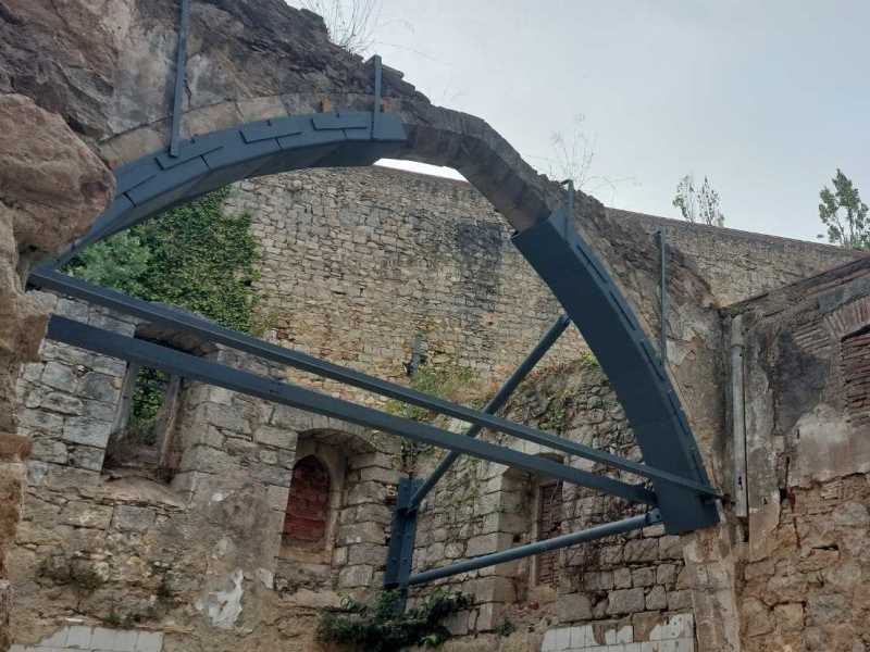 Arc apuntat que es conserva intacte