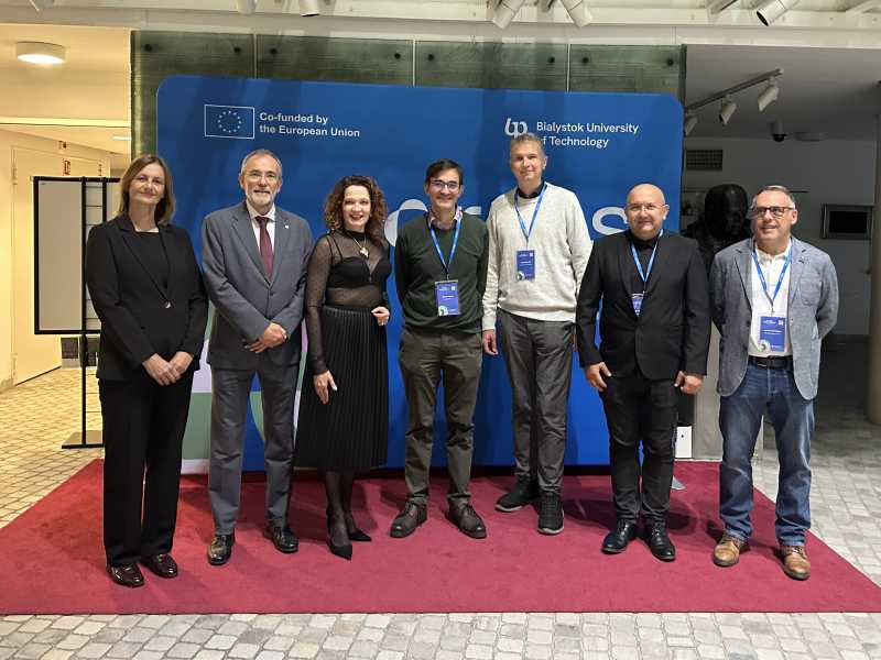 El rector de la UdG, Josep Calbó, amb els representats institucionals de les altres universitats de l