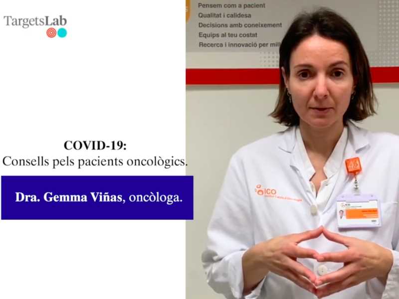 La investigadora Gemma Viñas donant consells per als pacients oncològics.