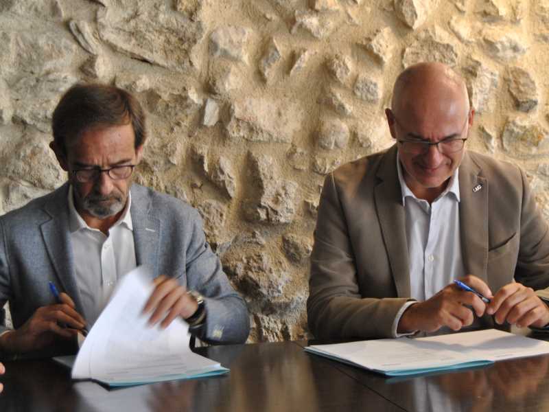 Quim Salvi i Xavier López formalitzen el conveni de col·laboració