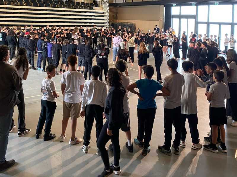 Fotografia de la cloenda del projecte “Danses Urbanes a l’Escola”