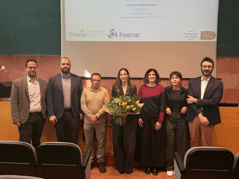 D’esquerra a dreta: Hèctor Monclús (co-director de tesi, UdG), Beñat Elduayen (membre del tribunal, CEIT), Pere Agustí (cap de planta ETAP de Figueres, FISERSA), Laura Ferràndez (autora de la tesi), I