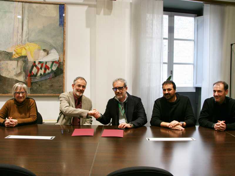 D’esquerra a dreta, la directora honorífica de la Càtedra, Pilar Monreal; el rector de la UdG, Josep Calbó; el director gerent de la Fundació Salut Empordà, Xavier Verdaguer; el director de la Càtedra