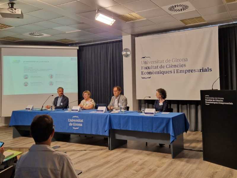 Imatge de la segona sessió del cicle sobre intel·ligència artificial de l'AQU Catalunya