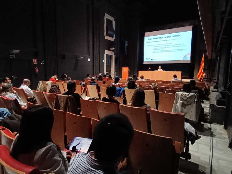 Imatge de la jornada internacional “Com millorar el sistema de suport per a les persones supervivents de delictes d’odi contra el col·lectiu LGBTIQ+”