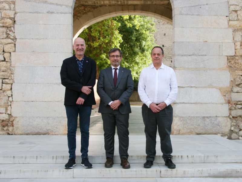 El rector de la UdG, Quim Salvi; el conseller de Política Lingüística, F. Xavier Vila, i el vicerector de Qualitat i Transparència, Pepus Daunis.