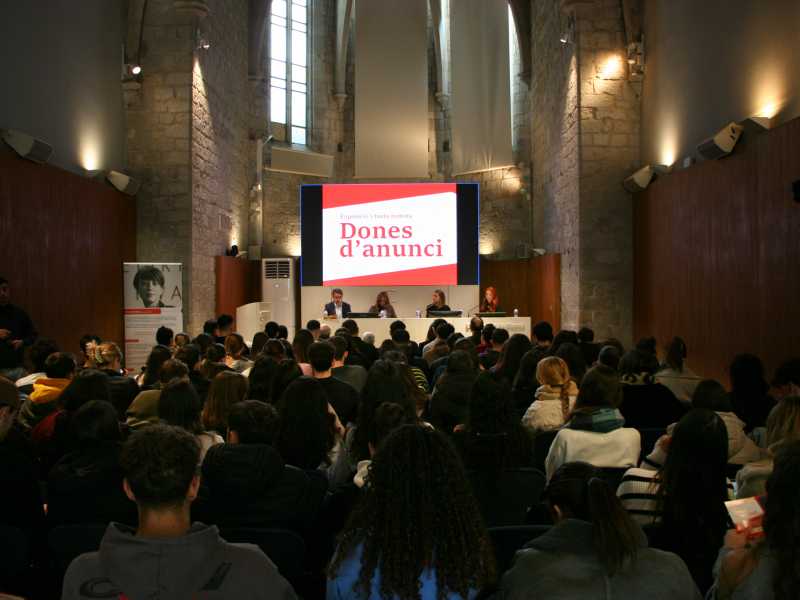 Fotografia de l'acte d'inauguració de l'exposició Dones d'Anunci