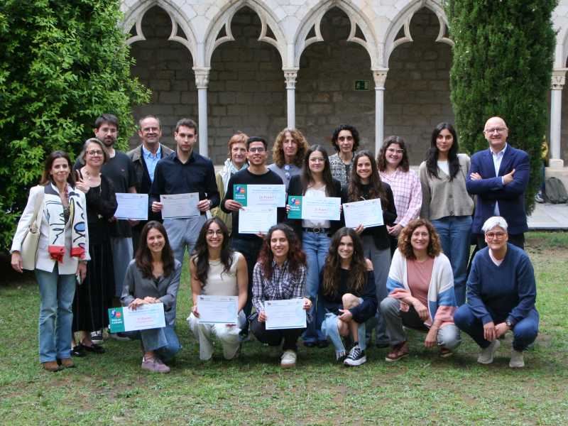 Imatge dels participants juntament amb membres del jurat i de l