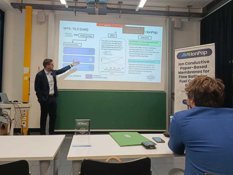 L'investigador principal de la udG Marc Delgado durant la seva exposició