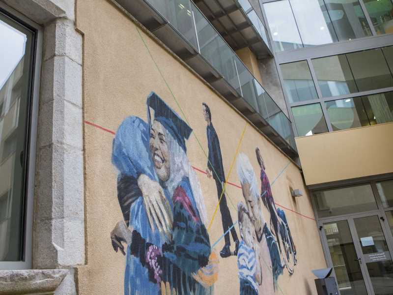 Mural de la Facultat d'Educació i Psicologia de la UdG