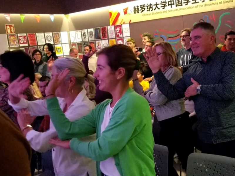 El públic va participar animadament en les propostes del programa