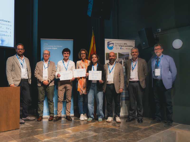 Fotografia dels premiats amb els representants institucionals