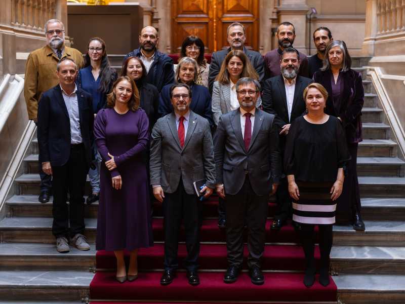 Foto de família dels representants institucionals de La Conversa