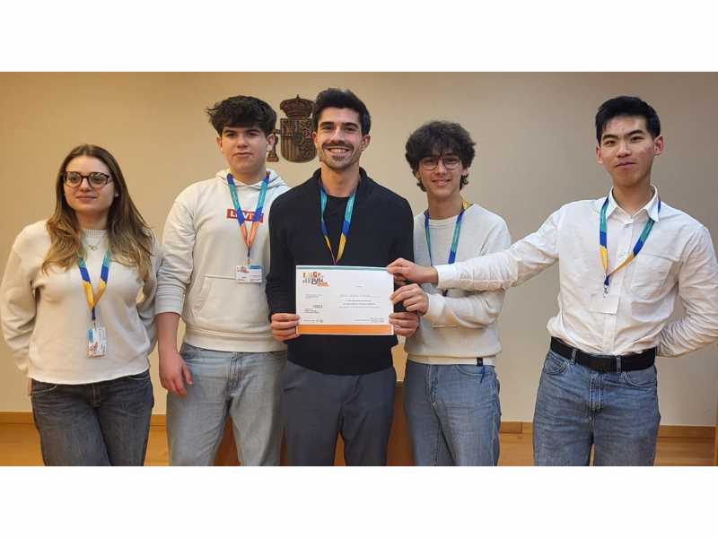 L’equip del Centre Escolar Empordà de Roses, vencedor d’aquesta fase local