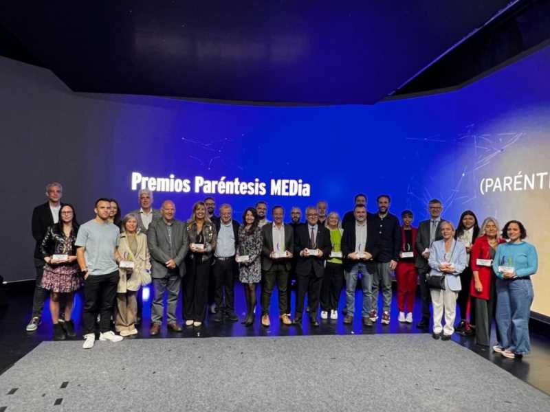Fotografia dels guardonats dels premis Paréntesis MEDia