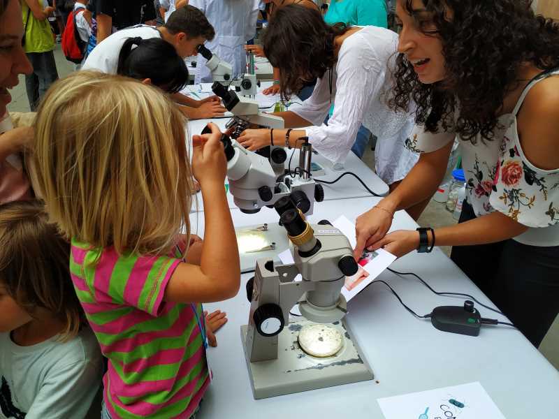 Infants fent tallers científics