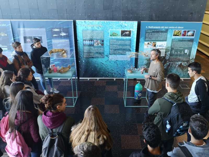 Una exposició sobre salut i benestar humà a la Facultat de Ciències.