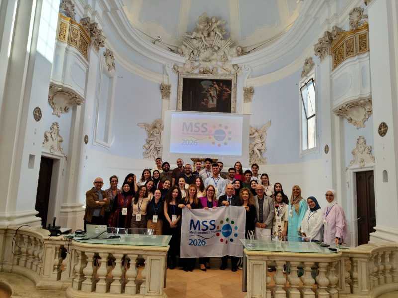 Danai Maria Christoforidou, representant de la Universitat de Girona, amb participants de la 5a edició del Mediterranean Student Summit, celebrada a Urbino.