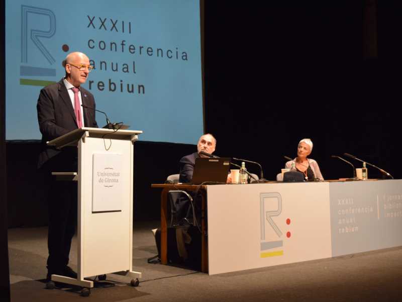 Imatge de la intervenció del rector de la UdG, Quim Salvi, en la XXXII conferència Rebiun