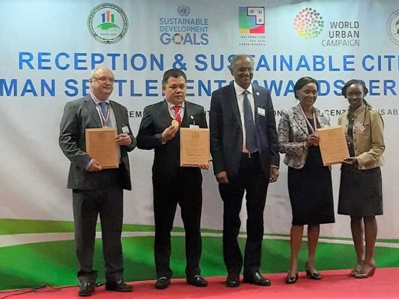 L'alcalde de Torroella de Mongrí recull el premi a Addis Abeba (Etiòpia)