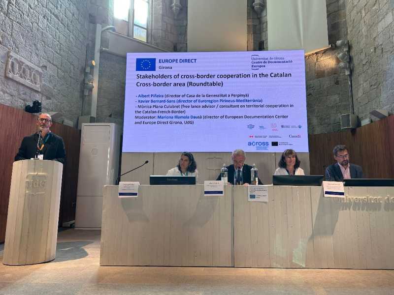 A la imatge: moment de la taula rodona inaugural del congrés, amb representants de la cooperació transfronterera a l’espai català.