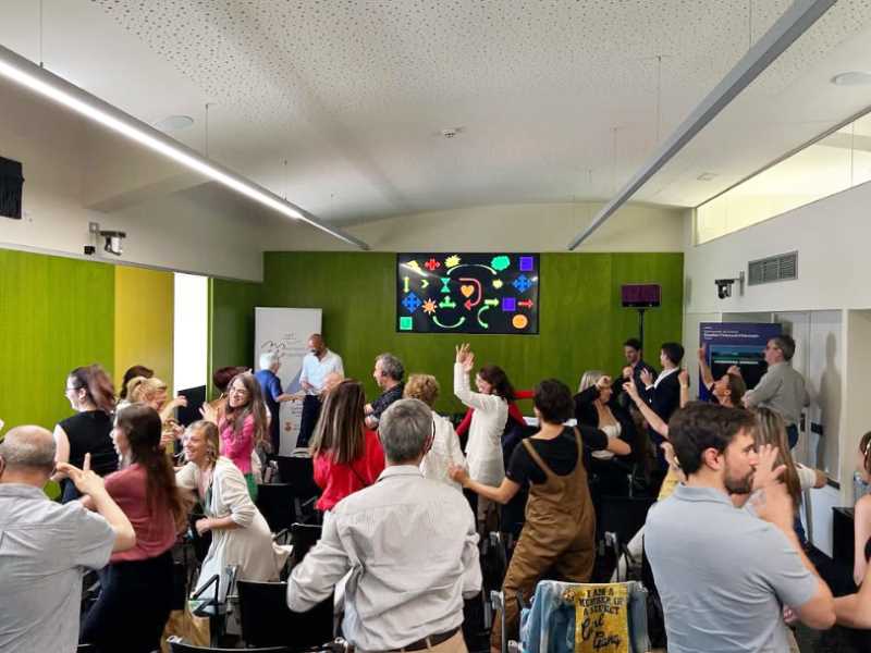 Imatge del Simposi Internacional “Mirant més enllà: el benestar dels joves a través de la dansa, la música i els espais culturals”