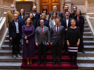 Foto de família dels representants institucionals de La Conversa