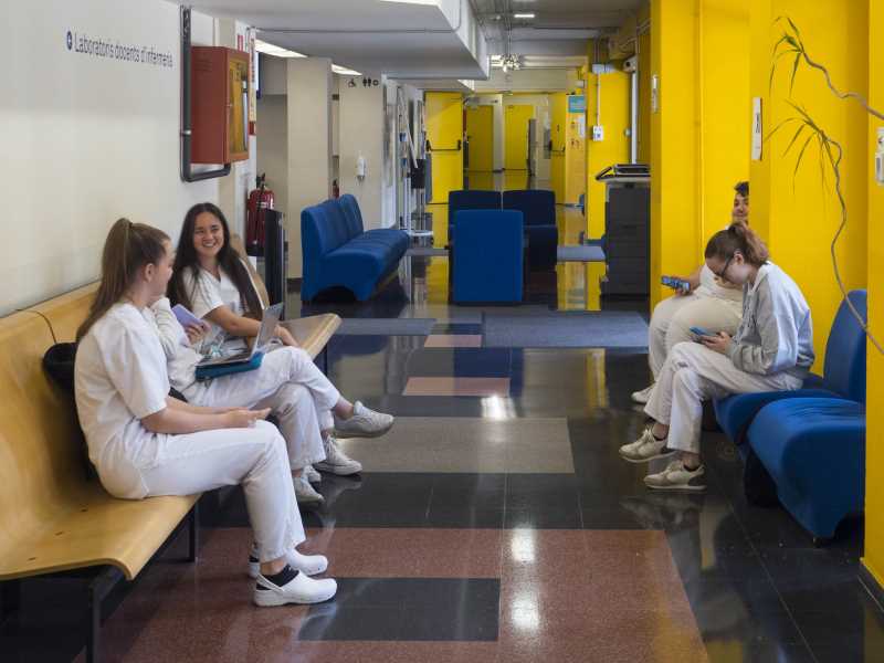 Passadís del Campus Centre, on es troben la Facultat d'Infermeria i la Facultat de Medicina de la UdG