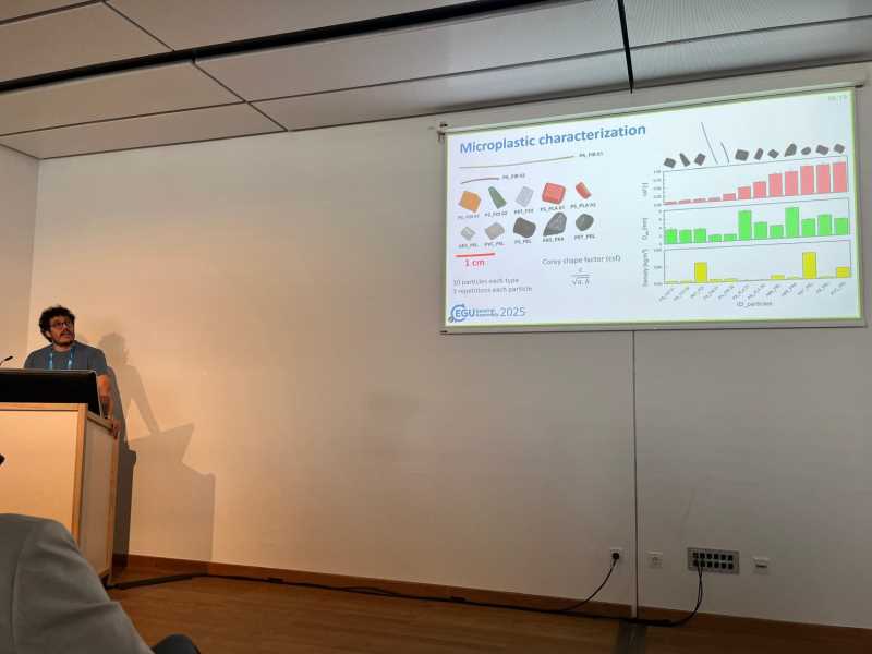 Researcher M. Mancini Presenting at EGU25 on Microplastic Characterization and Settling Dynamics