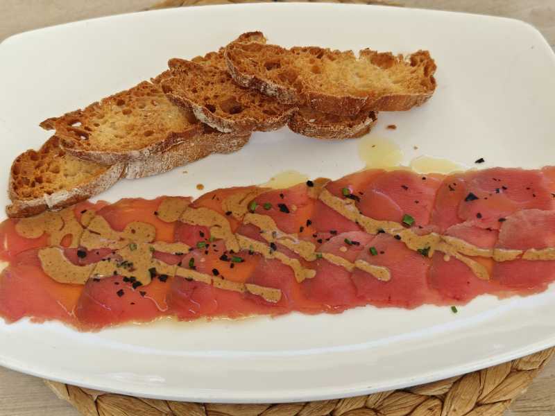 Un carpaccio de tonyina roja